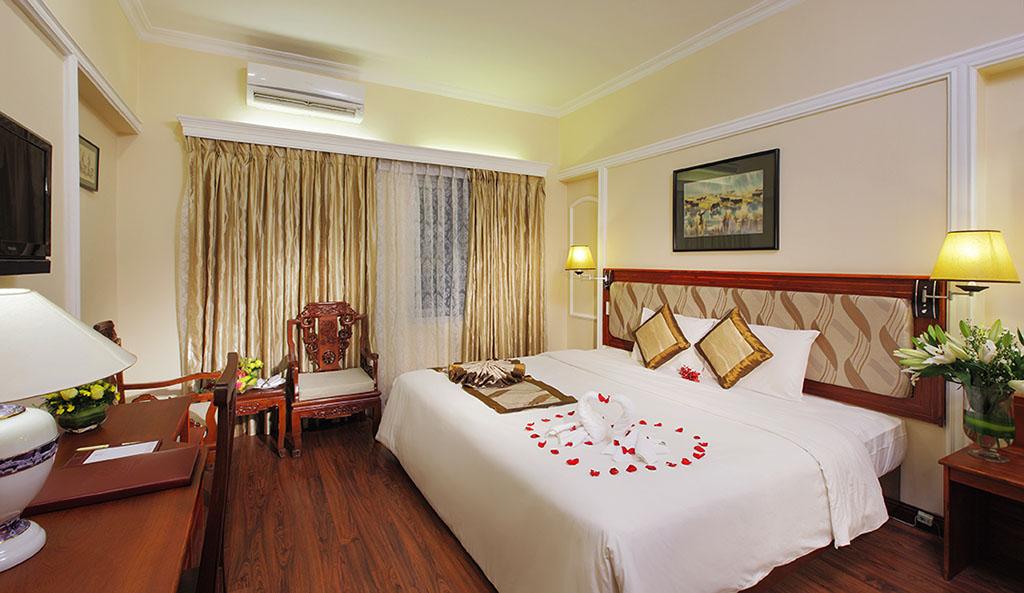 Royal Hotel Saigon Хошимин Екстериор снимка
