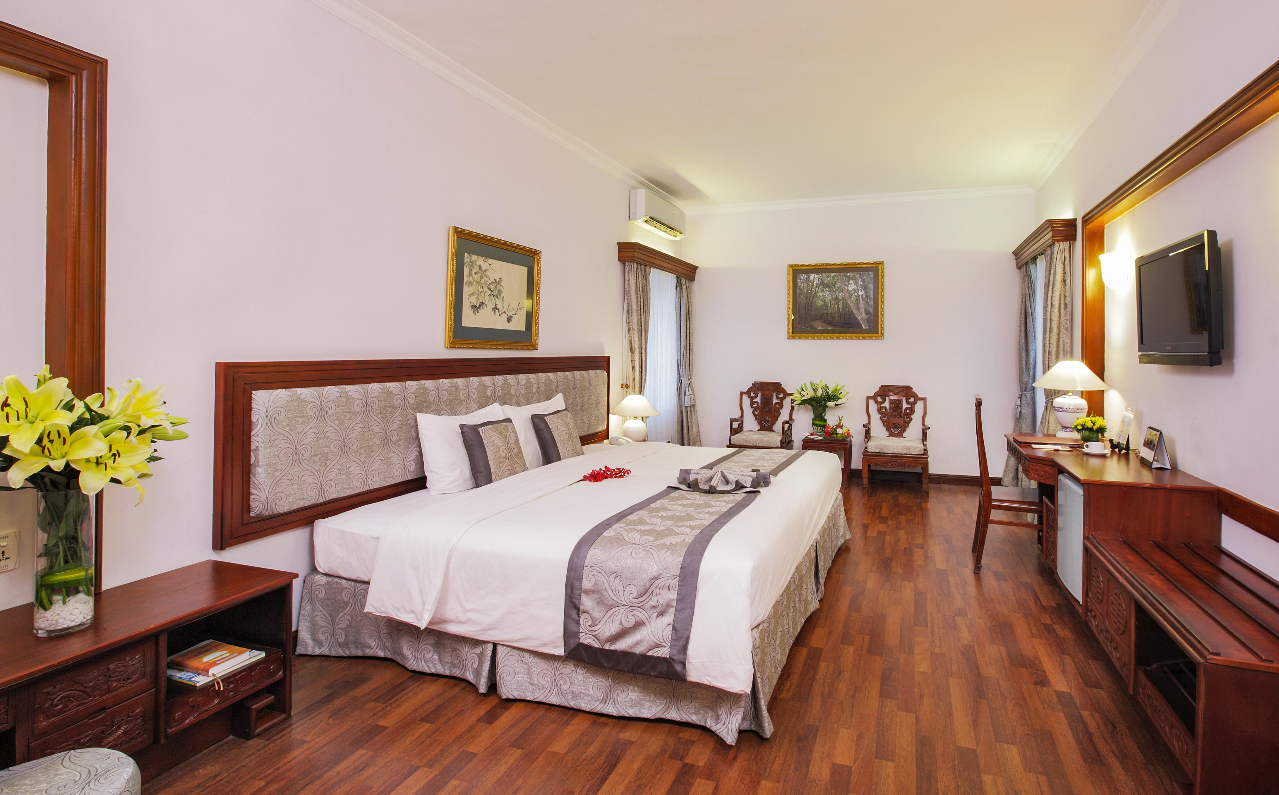 Royal Hotel Saigon Хошимин Екстериор снимка