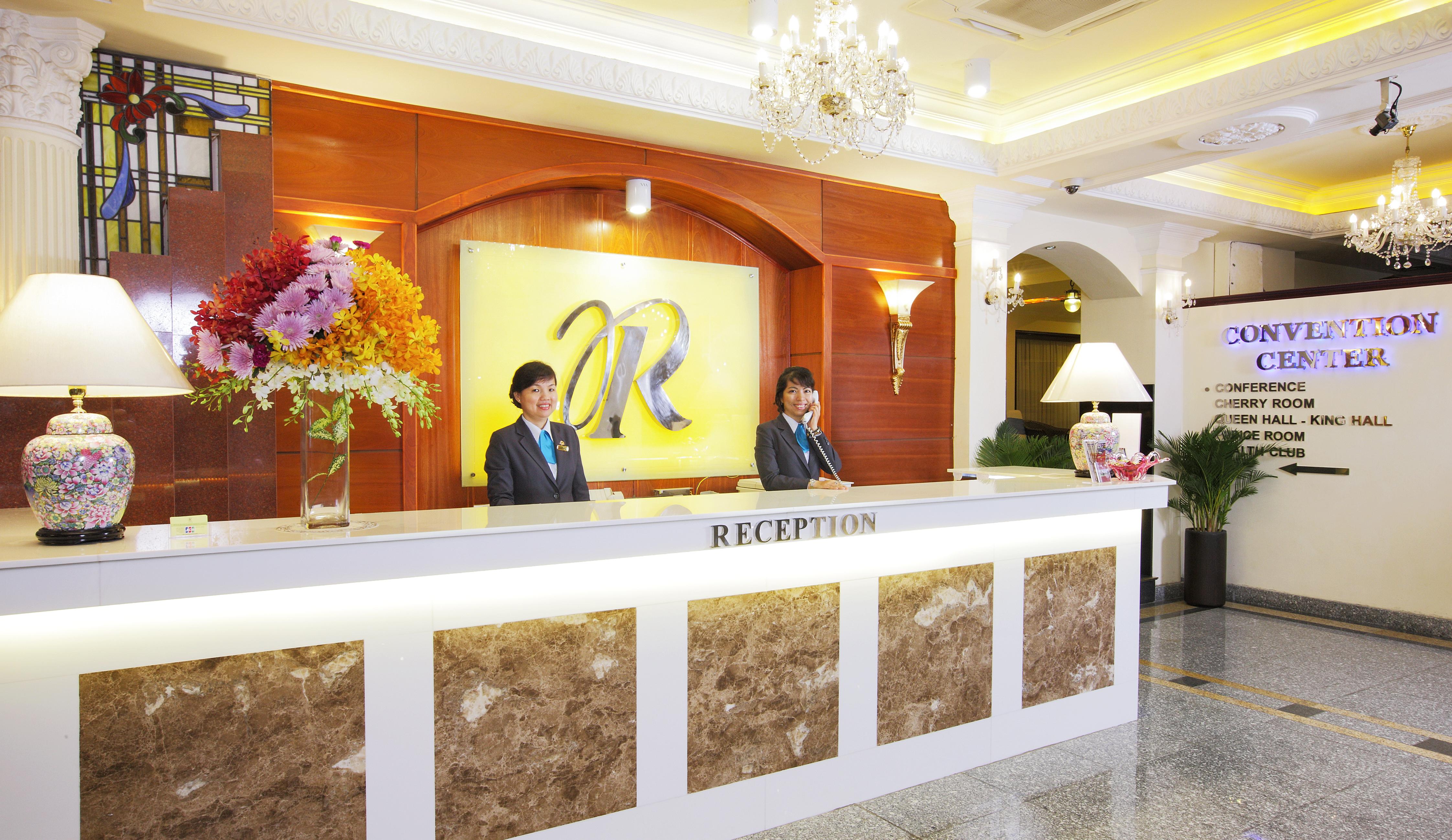 Royal Hotel Saigon Хошимин Екстериор снимка