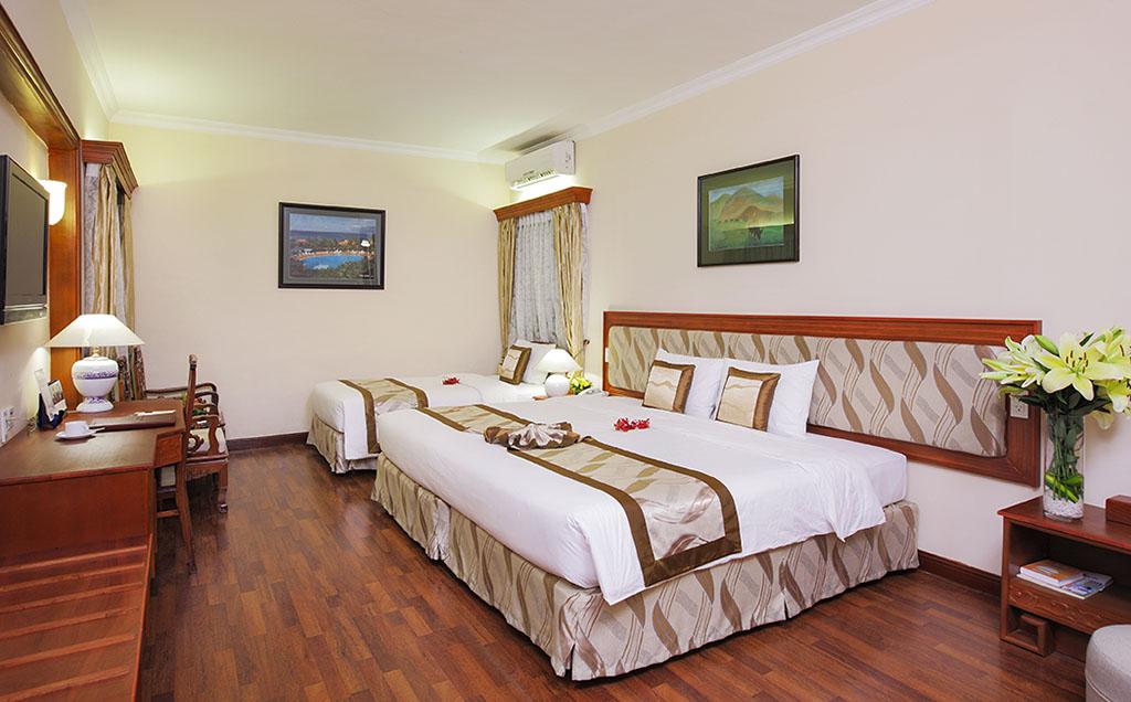Royal Hotel Saigon Хошимин Екстериор снимка