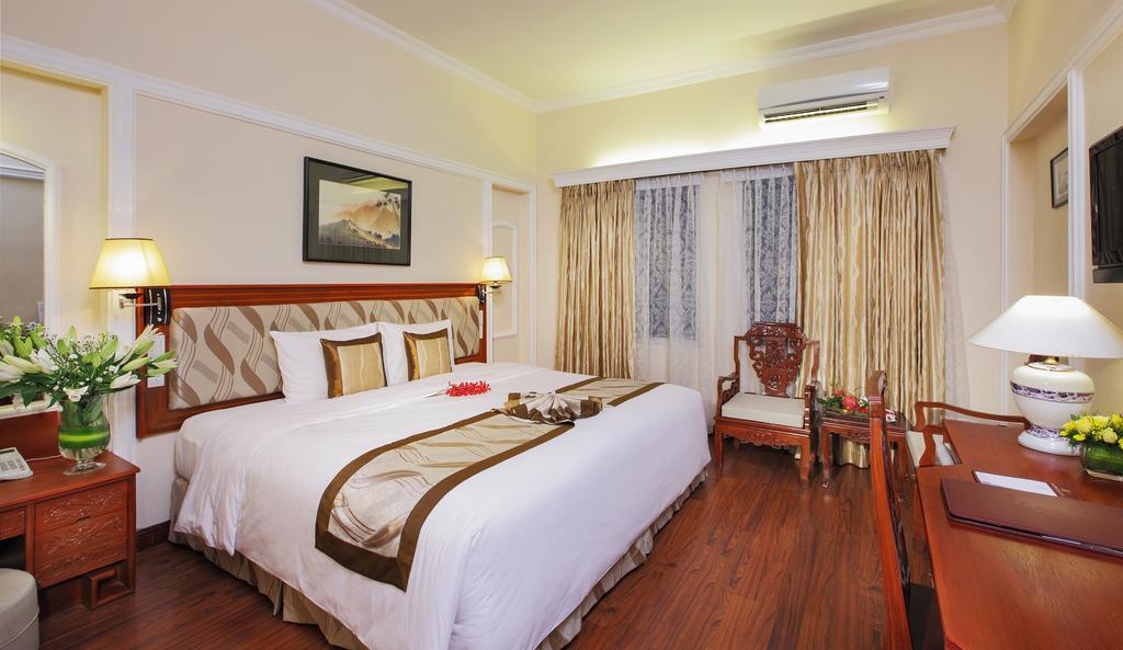 Royal Hotel Saigon Хошимин Екстериор снимка