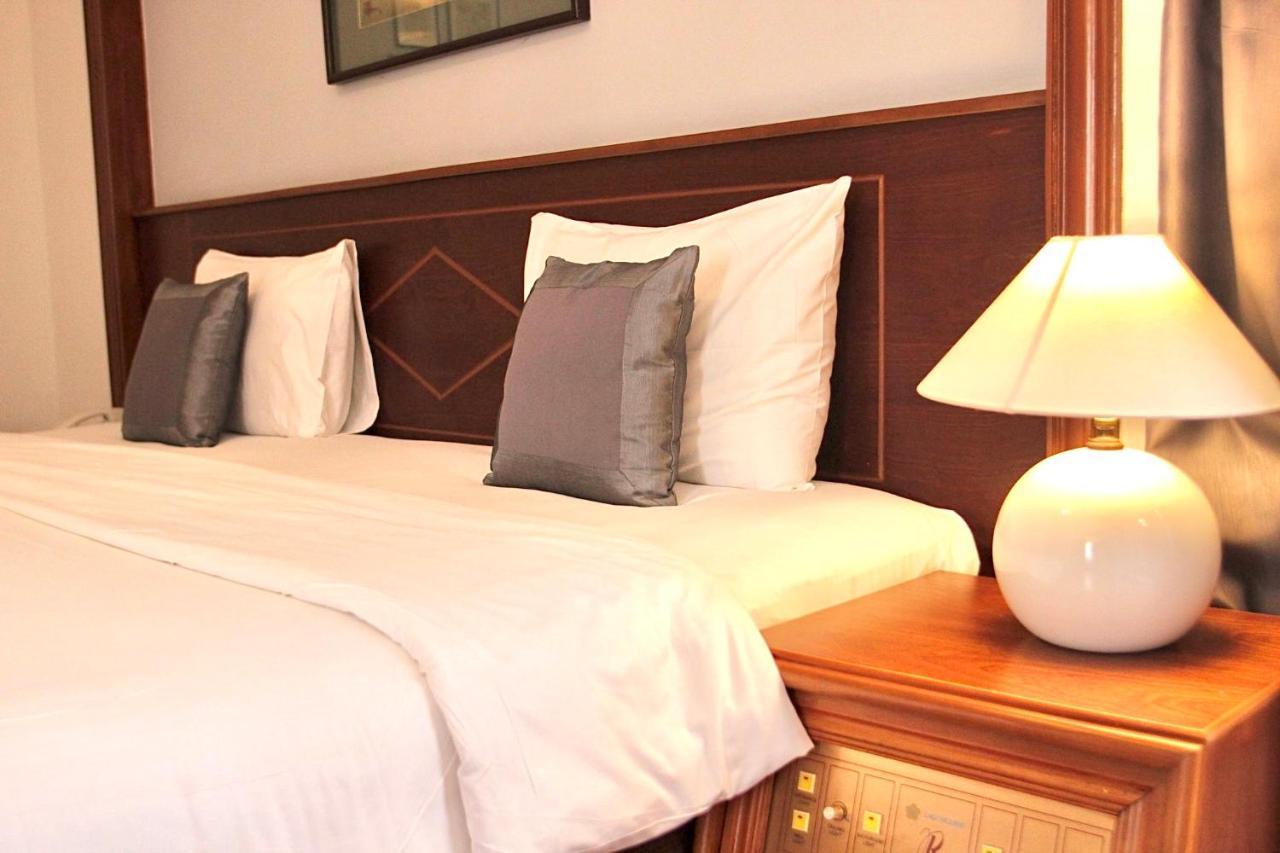 Royal Hotel Saigon Хошимин Екстериор снимка