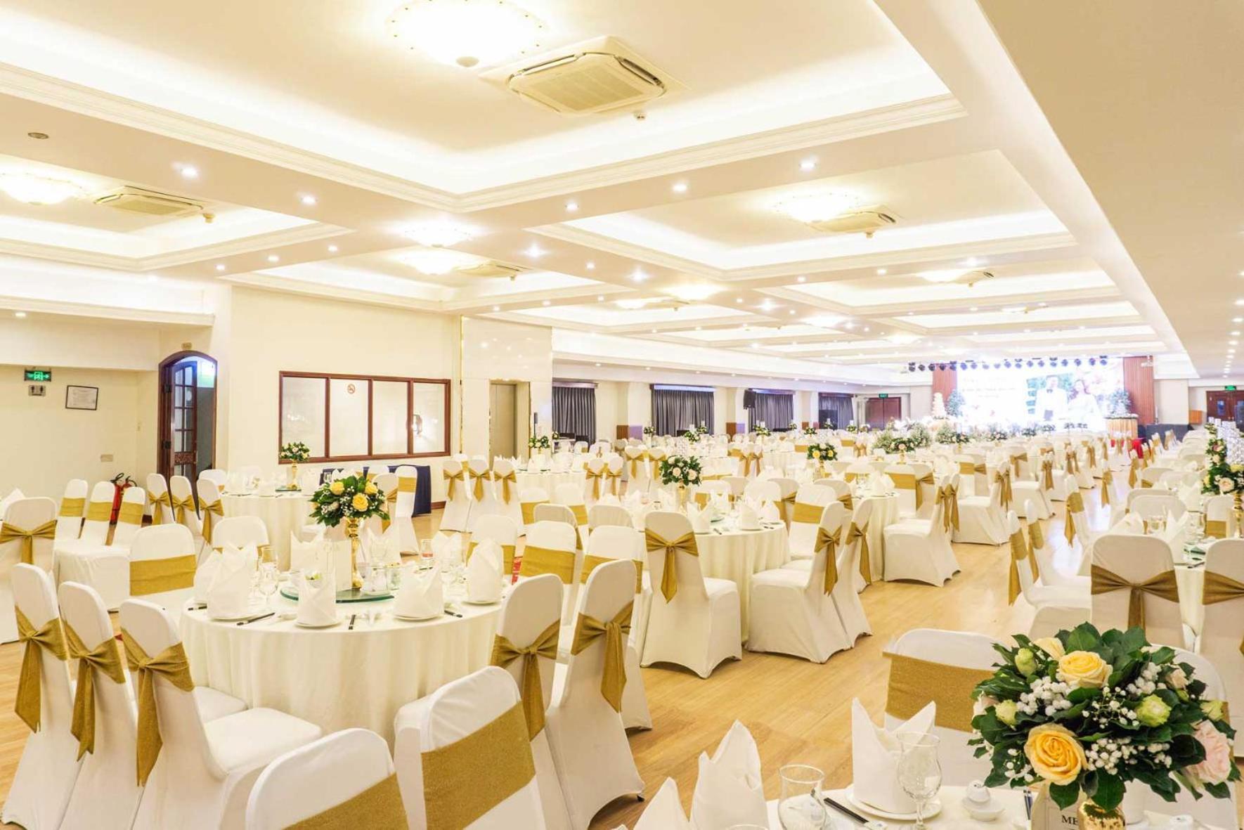 Royal Hotel Saigon Хошимин Екстериор снимка