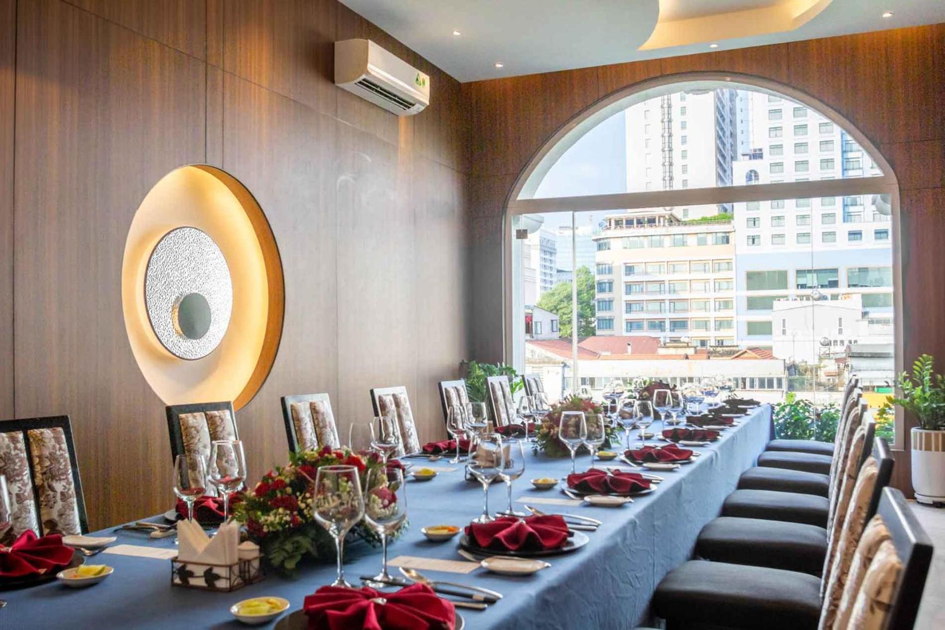 Royal Hotel Saigon Хошимин Екстериор снимка