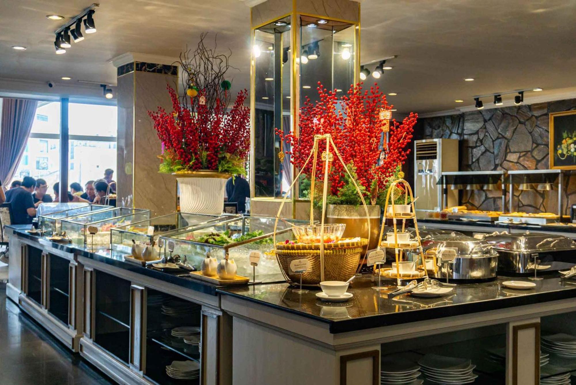Royal Hotel Saigon Хошимин Екстериор снимка