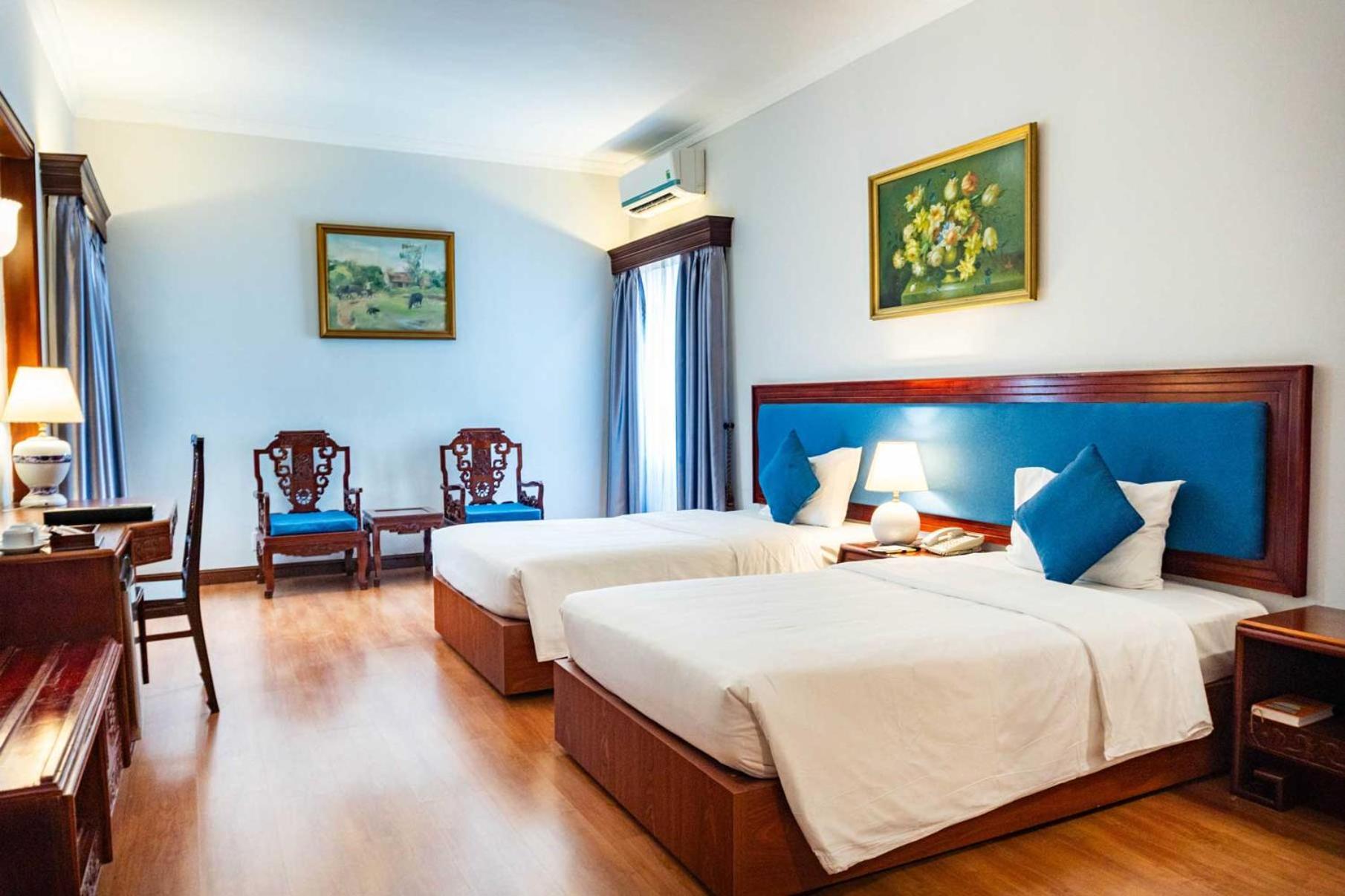 Royal Hotel Saigon Хошимин Екстериор снимка