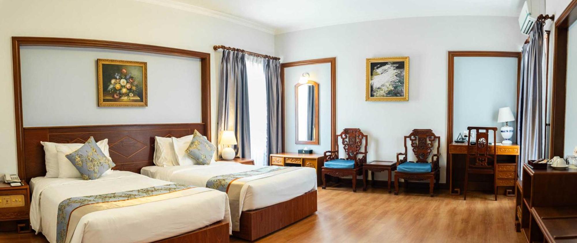 Royal Hotel Saigon Хошимин Екстериор снимка