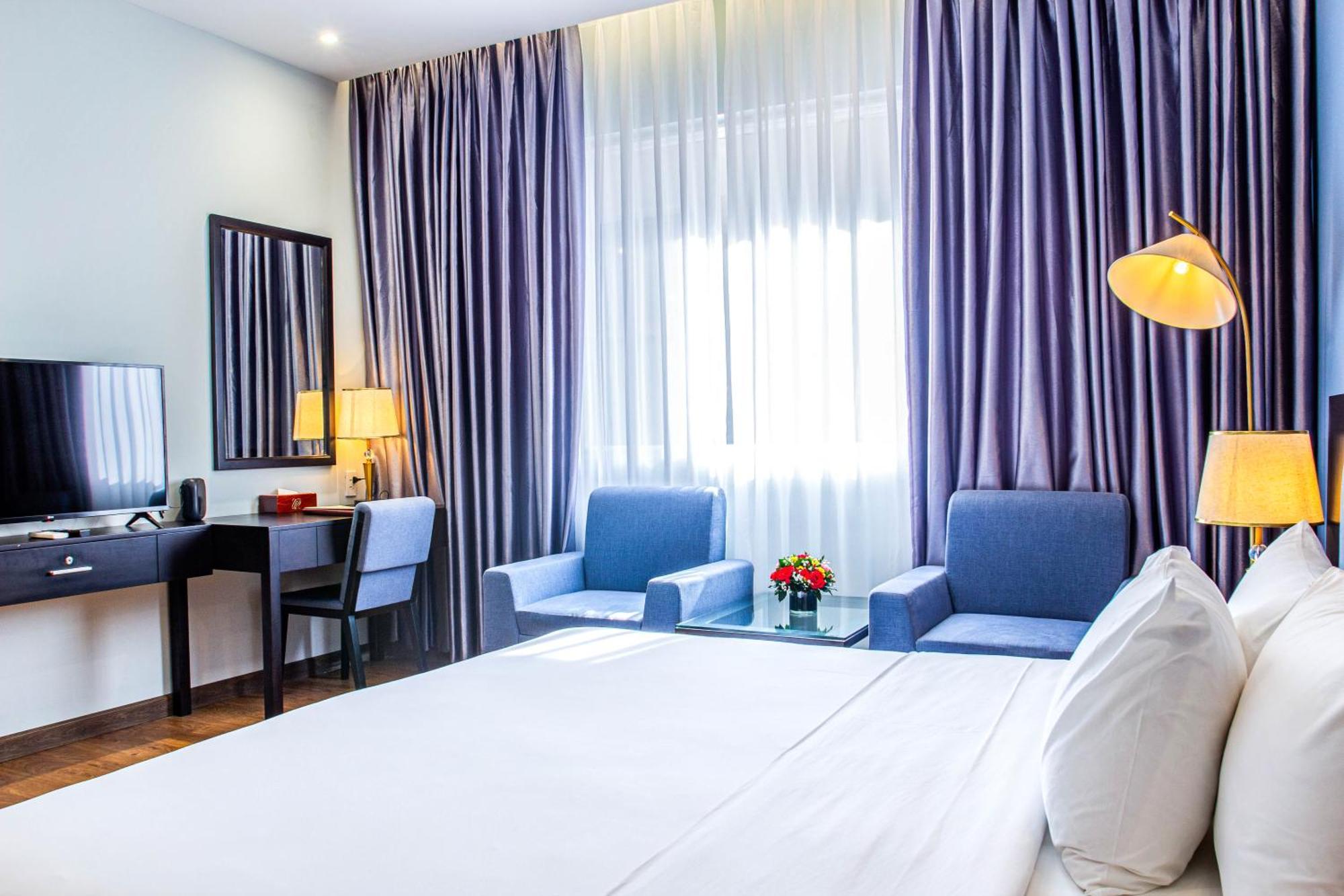 Royal Hotel Saigon Хошимин Екстериор снимка