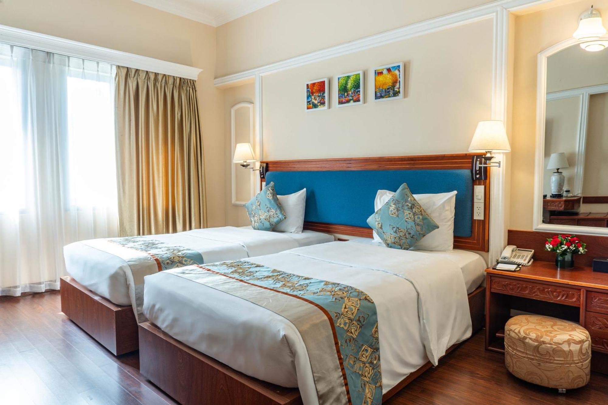Royal Hotel Saigon Хошимин Екстериор снимка