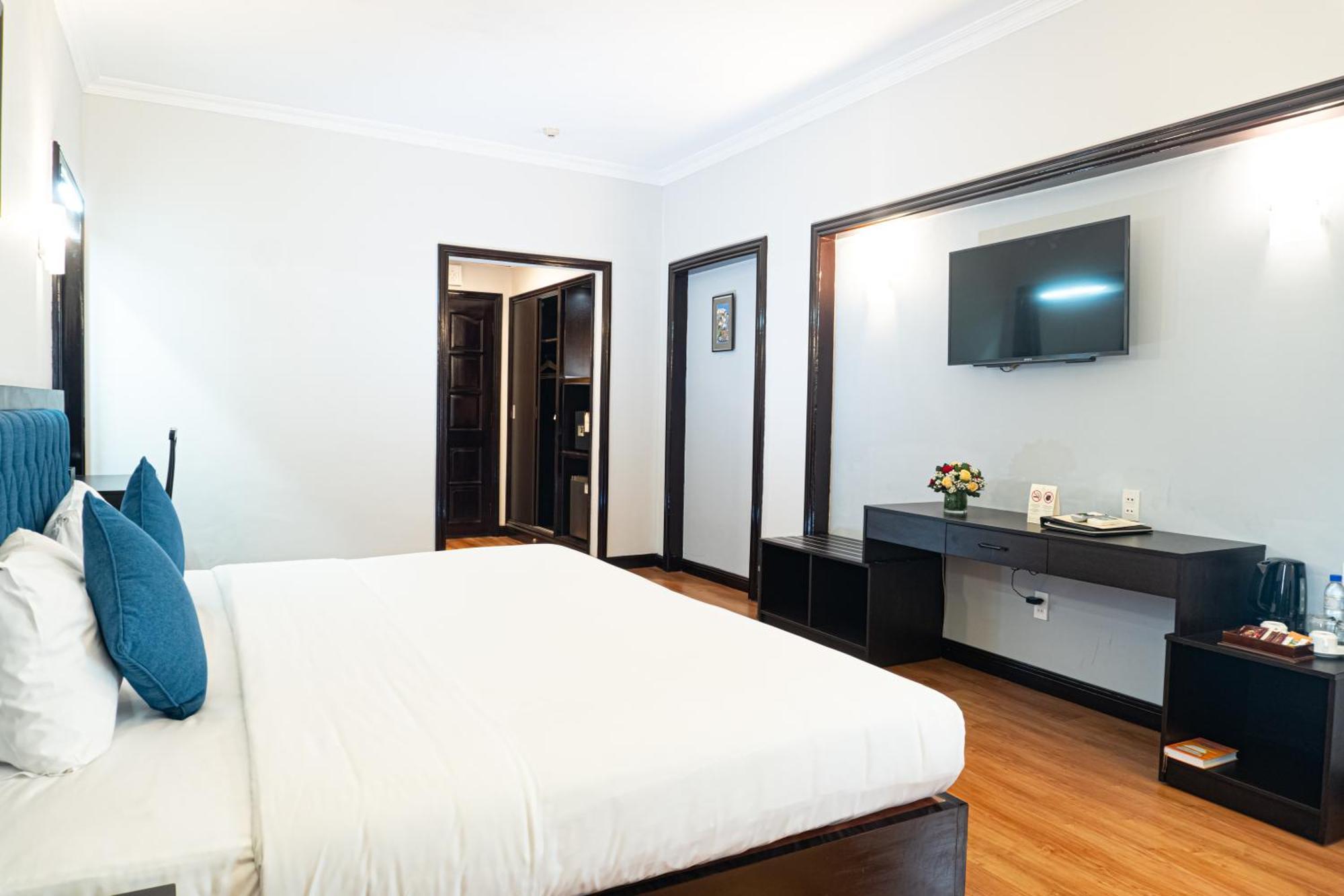 Royal Hotel Saigon Хошимин Екстериор снимка