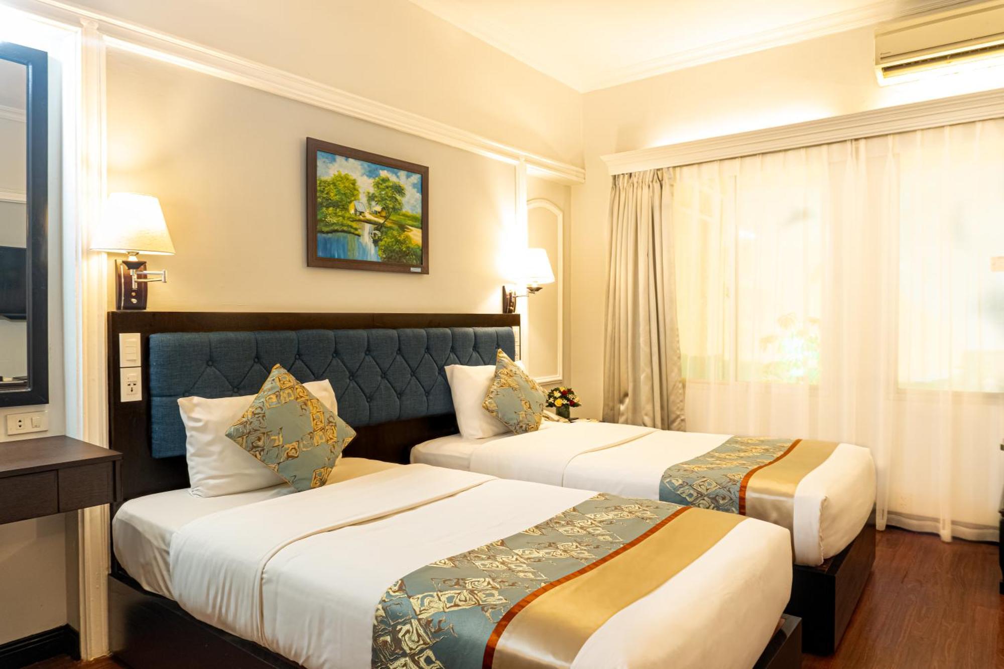 Royal Hotel Saigon Хошимин Екстериор снимка