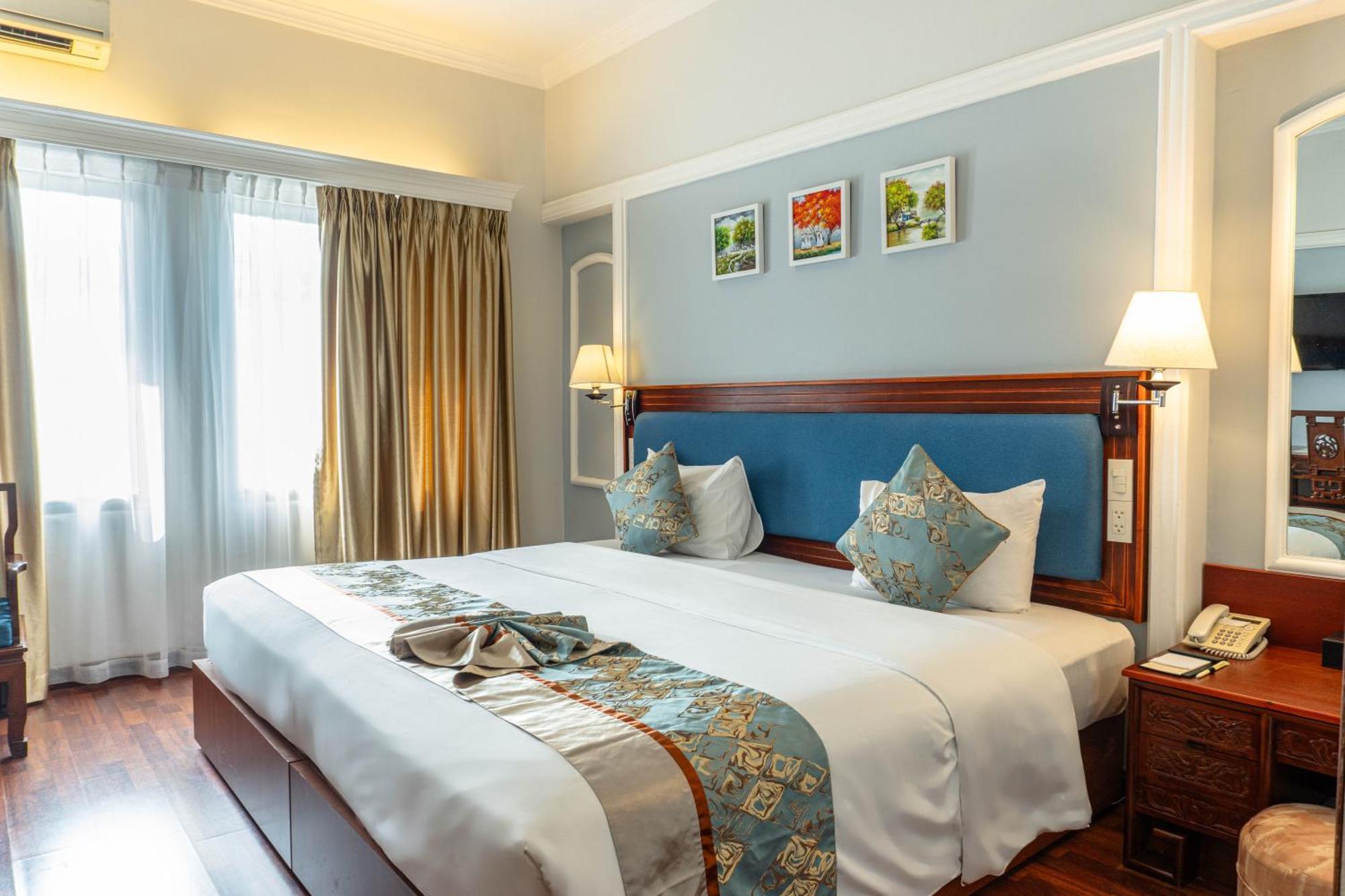 Royal Hotel Saigon Хошимин Екстериор снимка