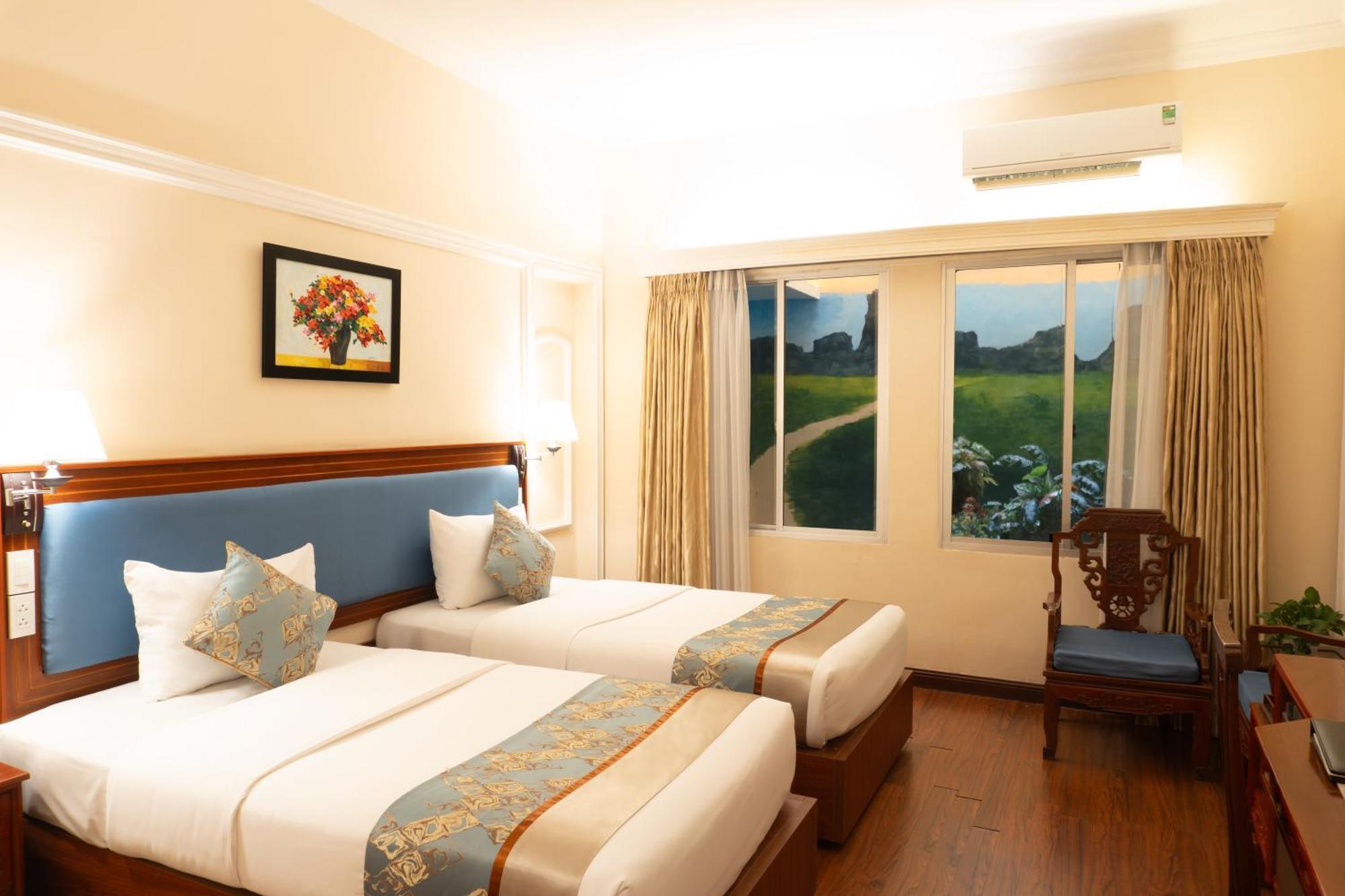 Royal Hotel Saigon Хошимин Екстериор снимка