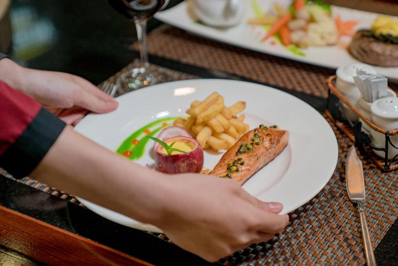 Royal Hotel Saigon Хошимин Екстериор снимка